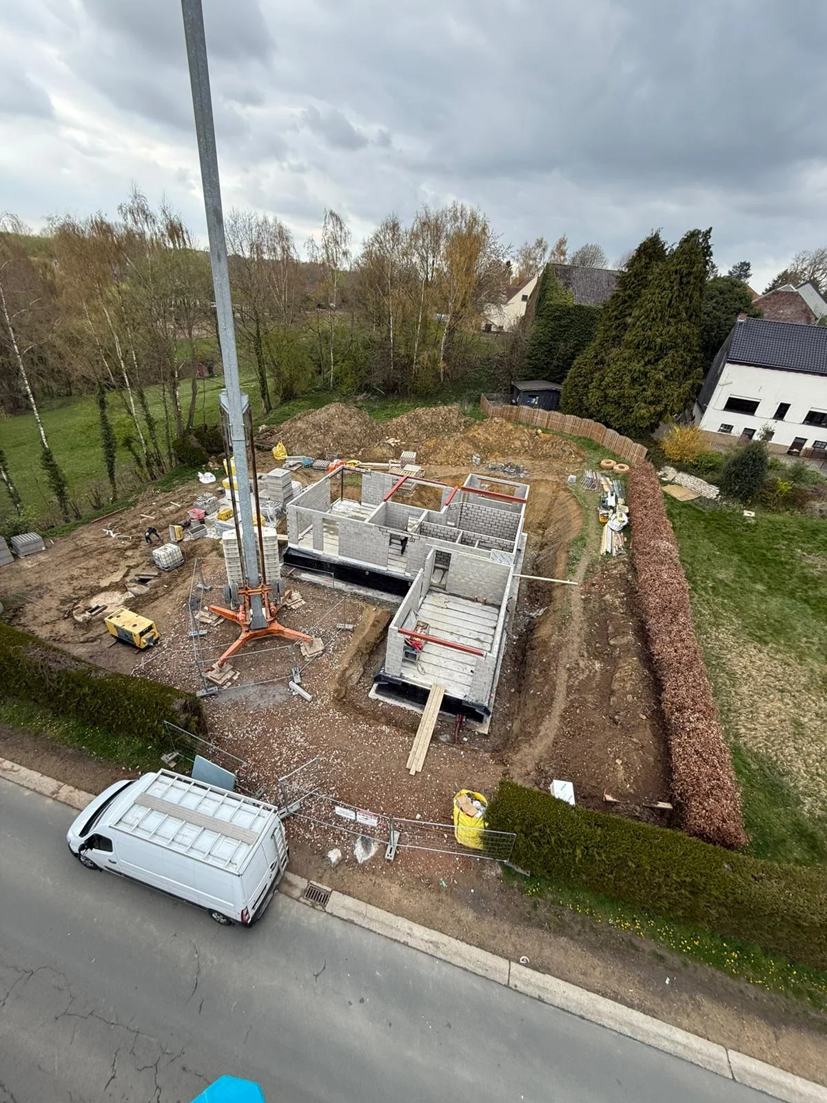 Élévation des murs du rez-de-chaussée vue depuis la nacelle
