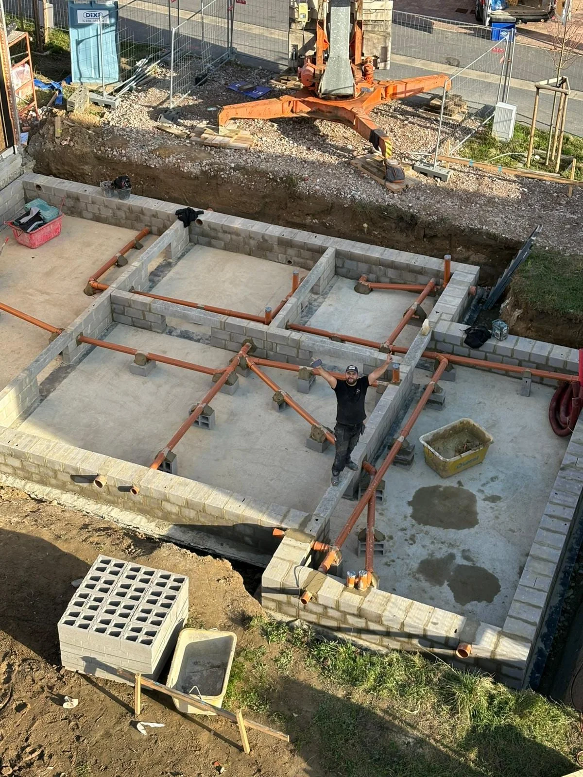 Fondations et murs de soubassement de la maison en construction